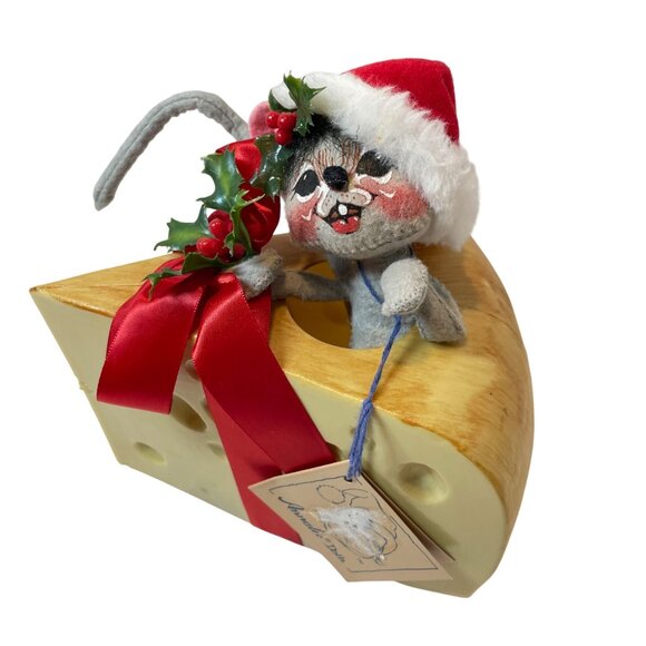 Vintage Annalee Christmas Mouse On Cheese Decor With Red Bow & Holly Embellishme - Picture 2 of 9